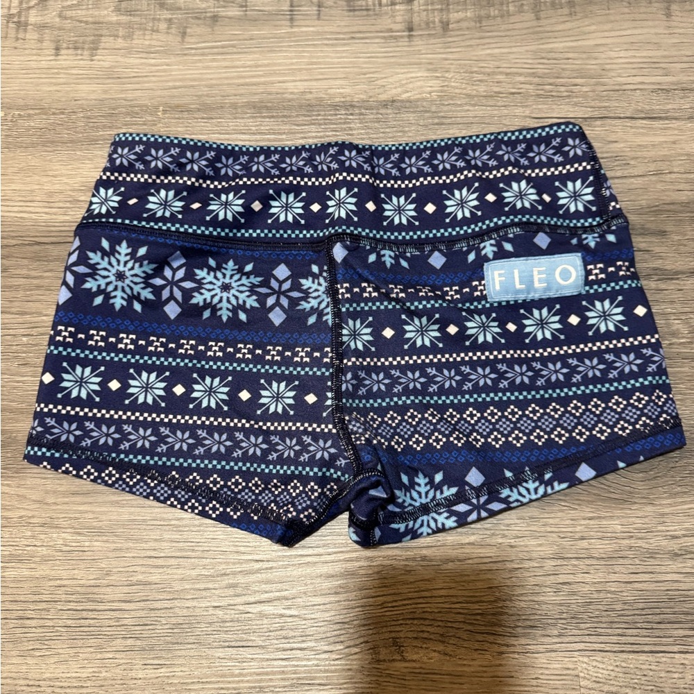 Fleo Snowflake Holiday Shorts